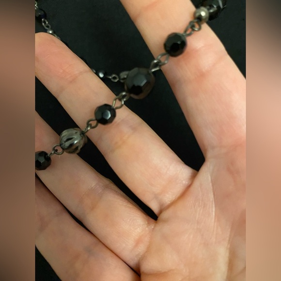 Long black beaded chain. - Picture 4 of 4